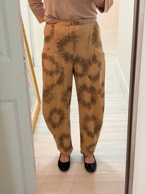 MxM Matthildur Women's Relaxed Sunburst Print Pants - Tan/Black